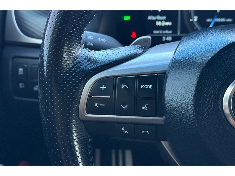 Lexus GS 350 Vehicle Full-screen Gallery Image 24