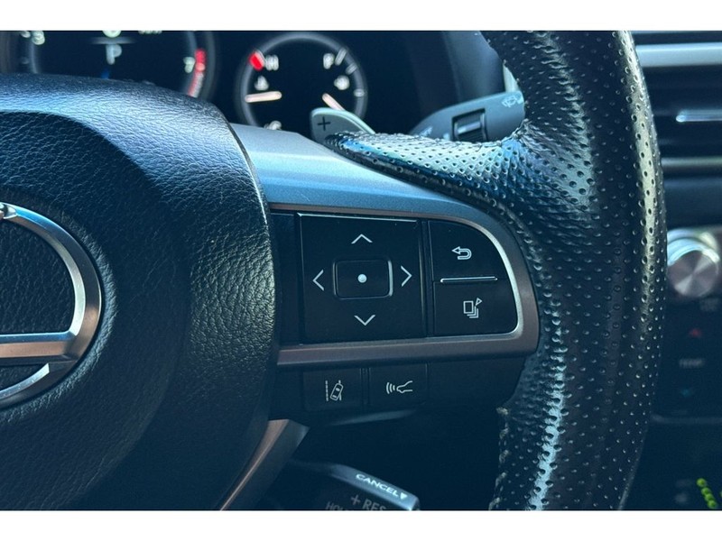 Lexus GS 350 Vehicle Full-screen Gallery Image 25