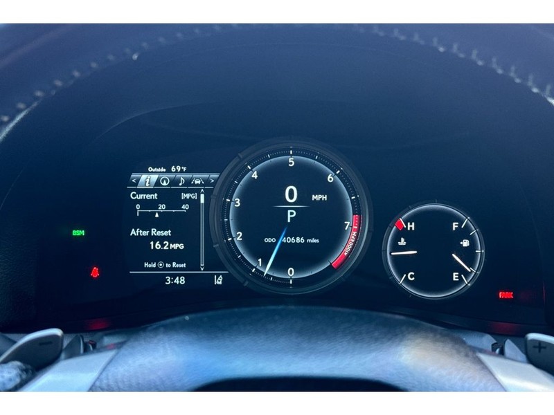 Lexus GS 350 Vehicle Full-screen Gallery Image 26