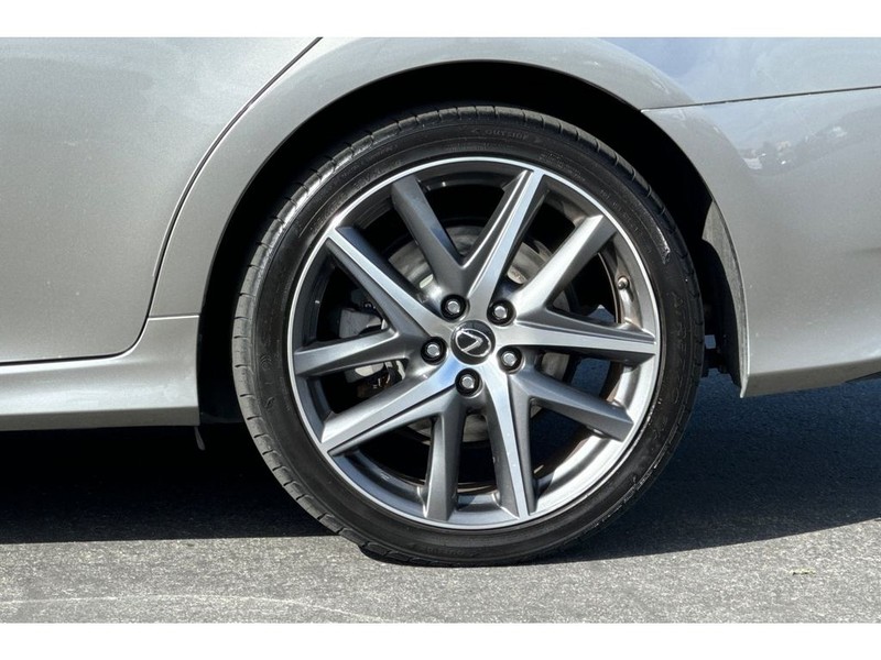 Lexus GS 350 Vehicle Full-screen Gallery Image 29