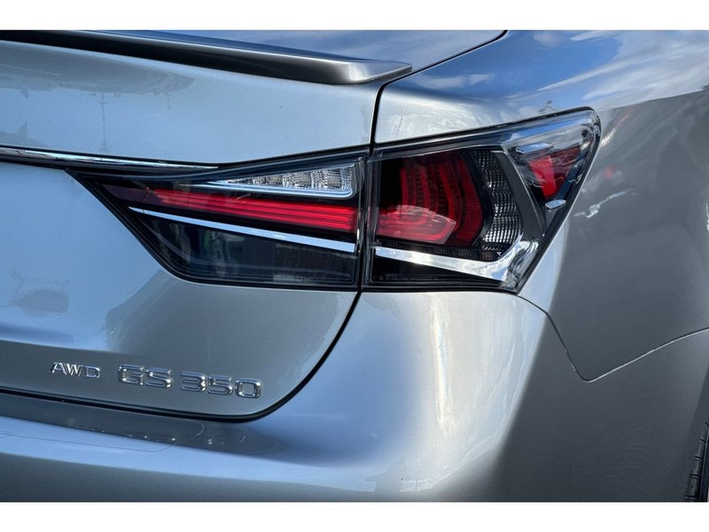 Lexus GS 350 Vehicle Full-screen Gallery Image 30