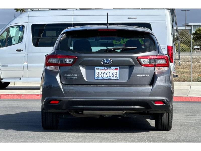 Subaru Impreza Vehicle Full-screen Gallery Image 05