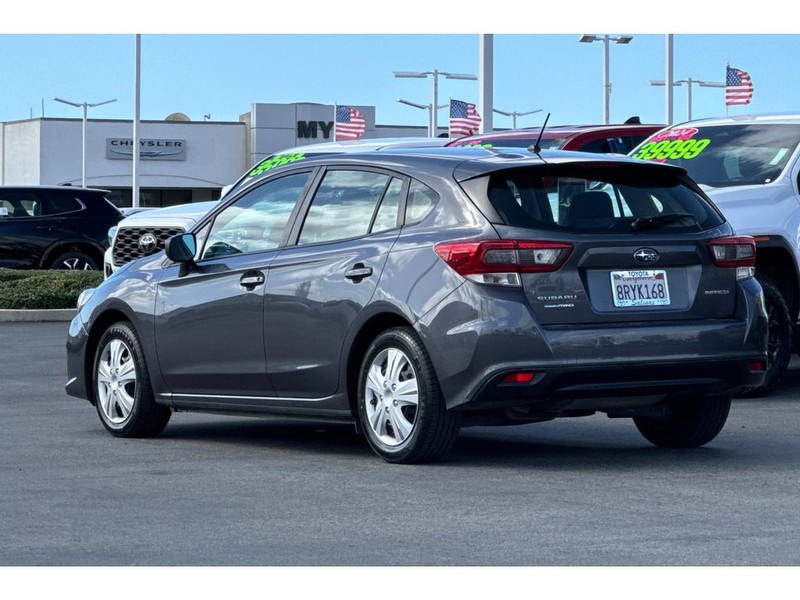 Subaru Impreza Vehicle Full-screen Gallery Image 06