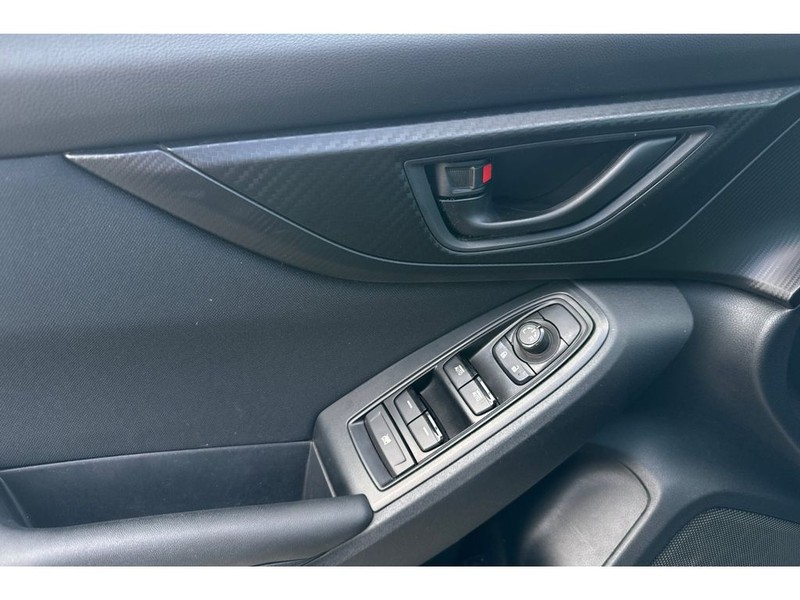 Subaru Impreza Vehicle Full-screen Gallery Image 11