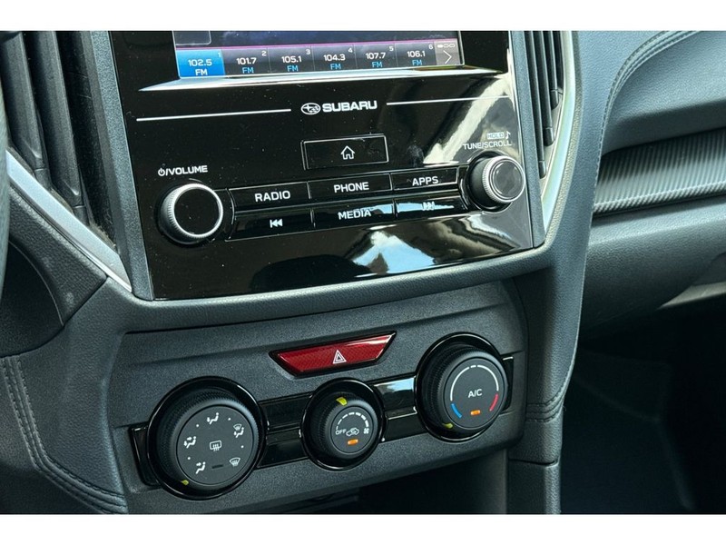 Subaru Impreza Vehicle Full-screen Gallery Image 21