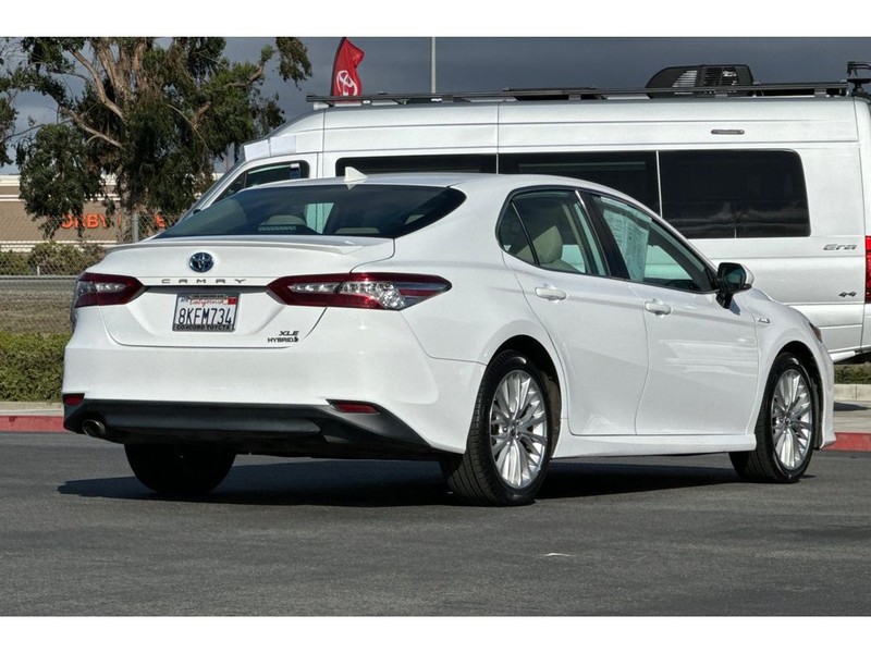 Toyota Camry Vehicle Full-screen Gallery Image 04