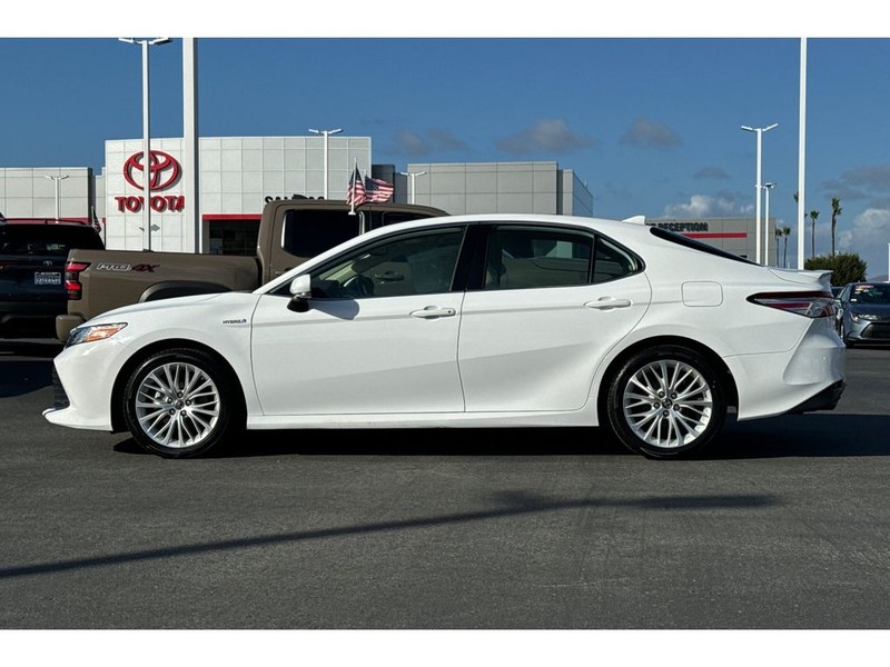 Toyota Camry Vehicle Full-screen Gallery Image 07