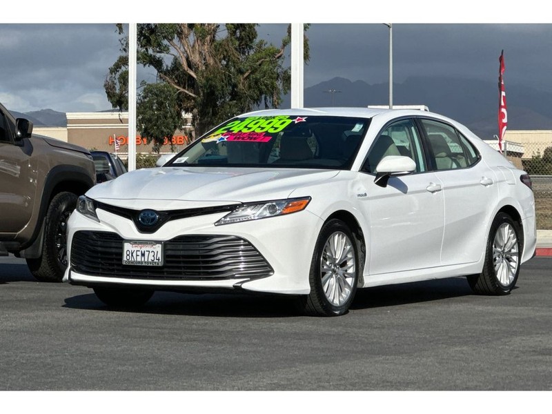 Toyota Camry Vehicle Full-screen Gallery Image 08