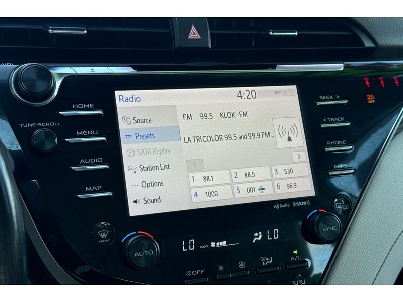 Toyota Camry Vehicle Full-screen Gallery Image 19
