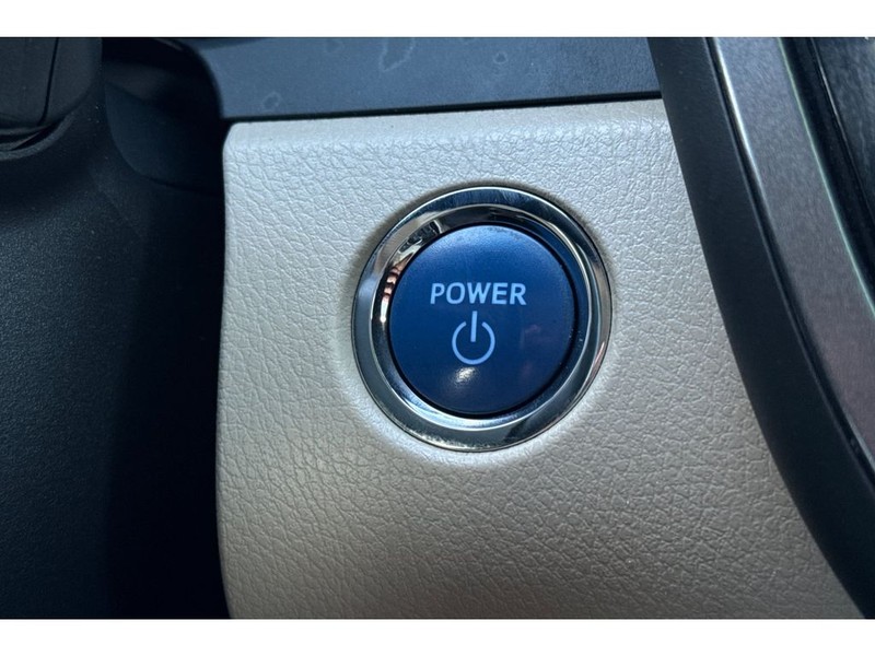 Toyota Camry Vehicle Full-screen Gallery Image 22