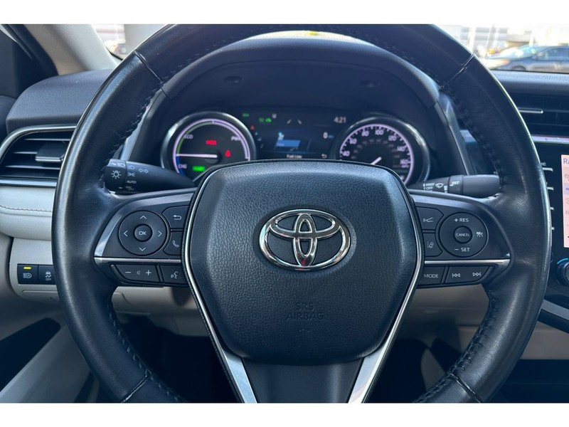 Toyota Camry Vehicle Full-screen Gallery Image 23