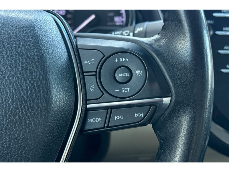 Toyota Camry Vehicle Full-screen Gallery Image 25