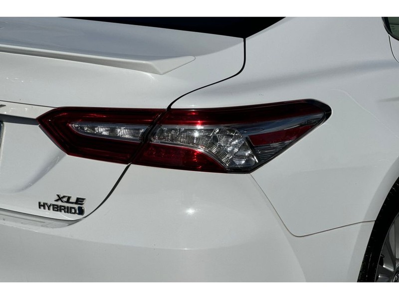 Toyota Camry Vehicle Full-screen Gallery Image 30