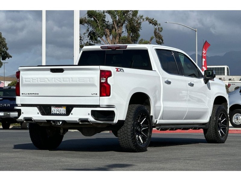 Chevrolet Silverado Vehicle Full-screen Gallery Image 04