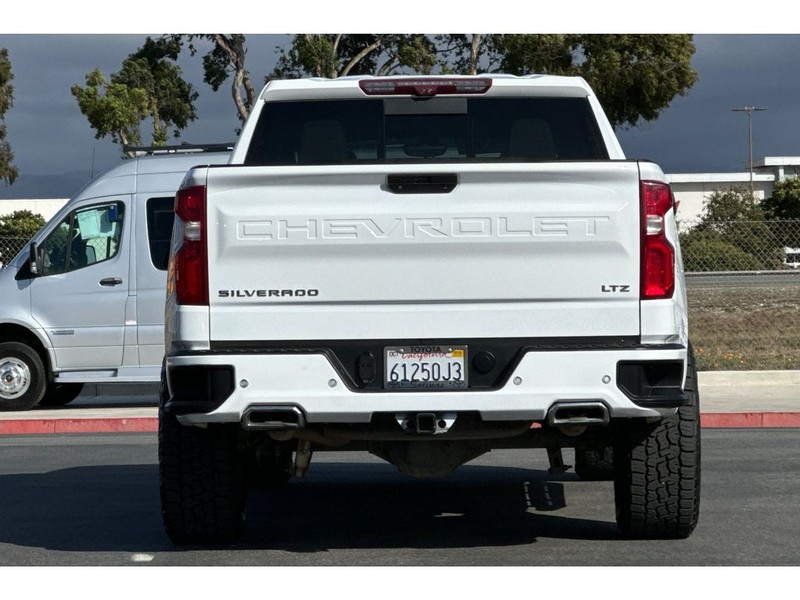 Chevrolet Silverado Vehicle Full-screen Gallery Image 05