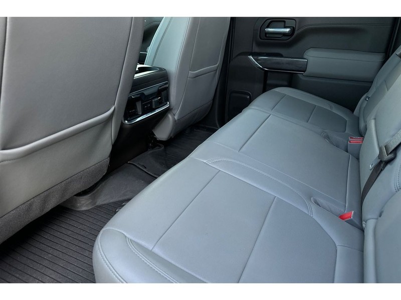 Chevrolet Silverado Vehicle Full-screen Gallery Image 13