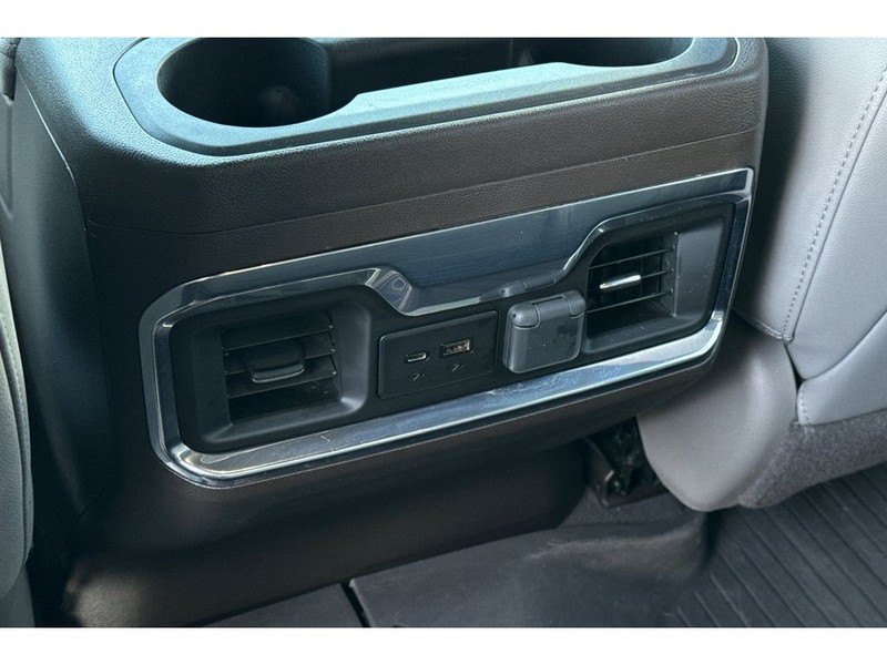 Chevrolet Silverado Vehicle Full-screen Gallery Image 14