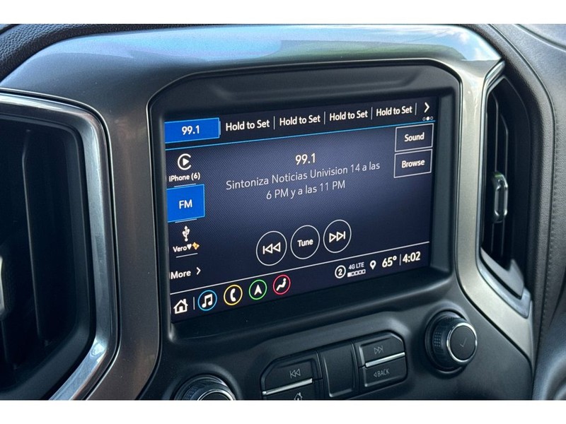 Chevrolet Silverado Vehicle Full-screen Gallery Image 19