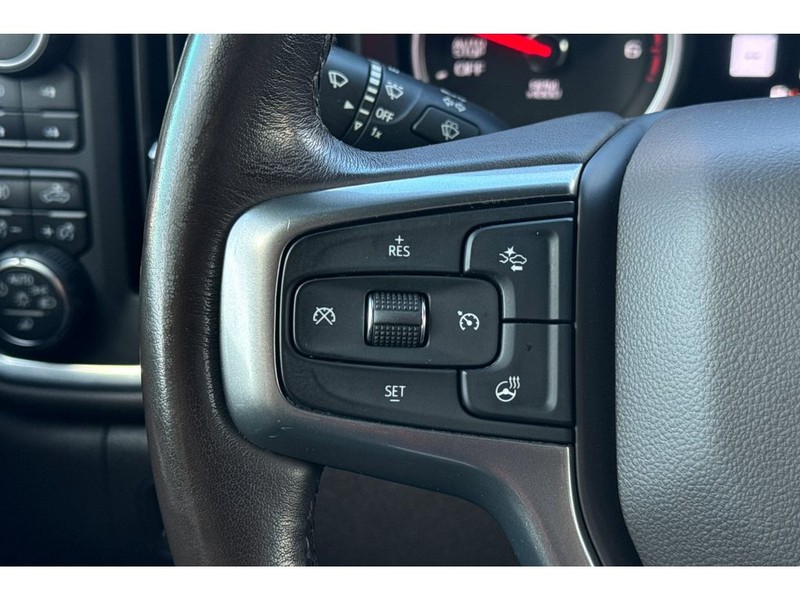 Chevrolet Silverado Vehicle Full-screen Gallery Image 24