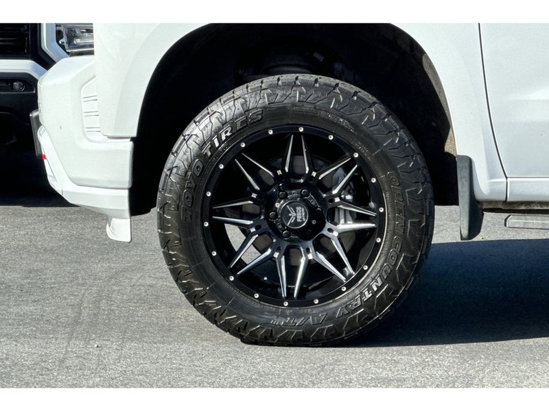 Chevrolet Silverado Vehicle Full-screen Gallery Image 29