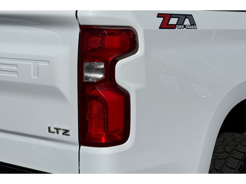 Chevrolet Silverado Vehicle Full-screen Gallery Image 30
