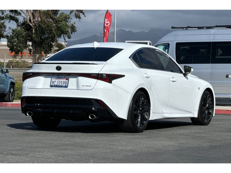 Lexus IS 350 Vehicle Full-screen Gallery Image 04