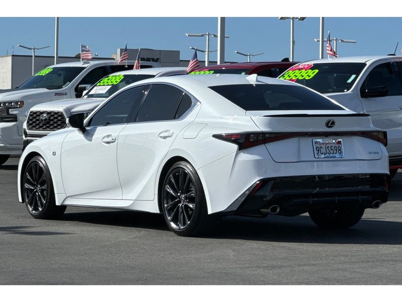 Lexus IS 350 Vehicle Full-screen Gallery Image 06