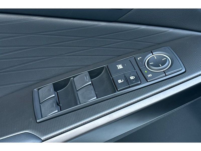 Lexus IS 350 Vehicle Full-screen Gallery Image 12