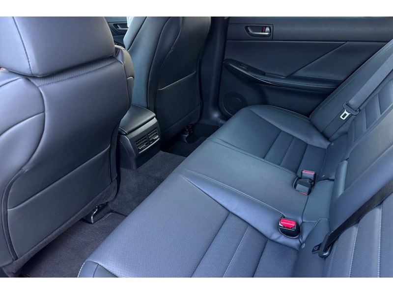 Lexus IS 350 Vehicle Full-screen Gallery Image 13