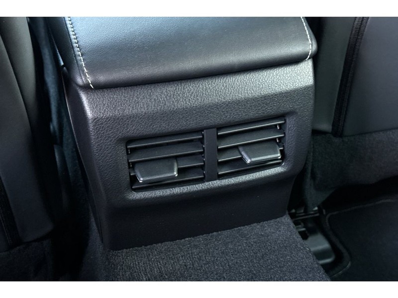 Lexus IS 350 Vehicle Full-screen Gallery Image 14