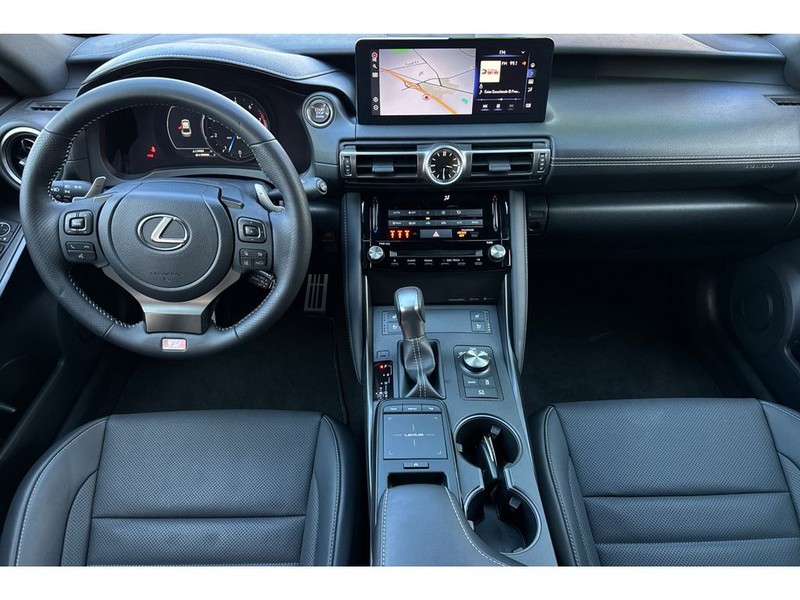 Lexus IS 350 Vehicle Full-screen Gallery Image 15