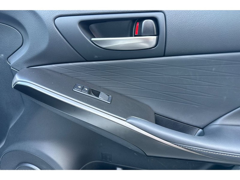 Lexus IS 350 Vehicle Full-screen Gallery Image 18