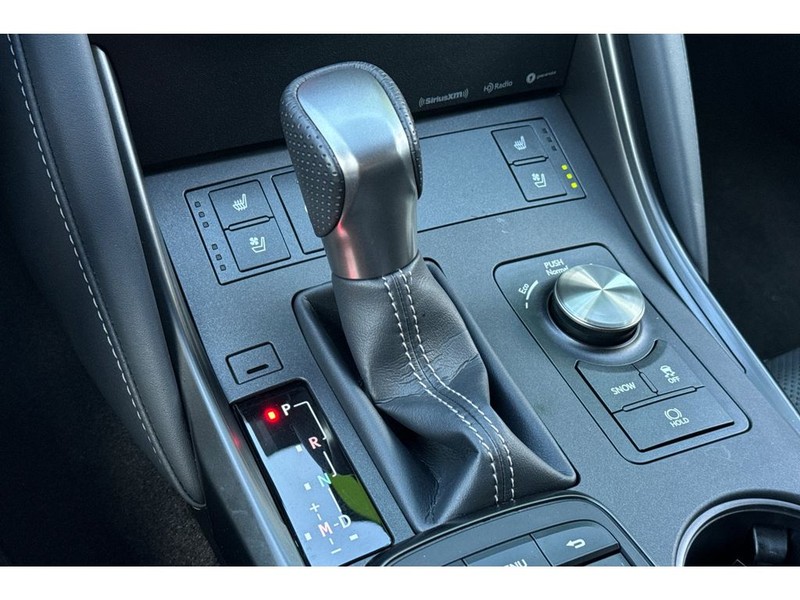 Lexus IS 350 Vehicle Full-screen Gallery Image 21