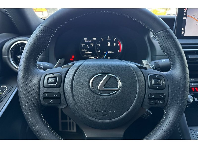 Lexus IS 350 Vehicle Full-screen Gallery Image 23