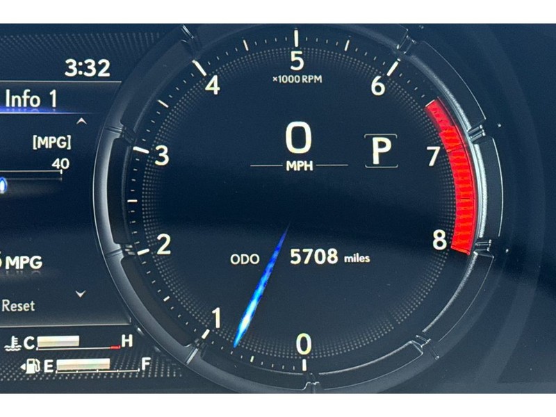 Lexus IS 350 Vehicle Full-screen Gallery Image 27