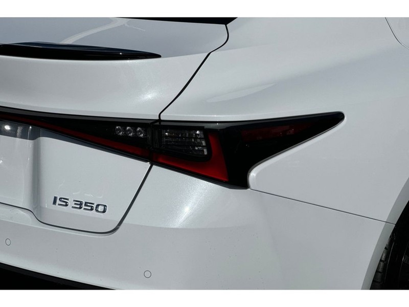 Lexus IS 350 Vehicle Full-screen Gallery Image 30