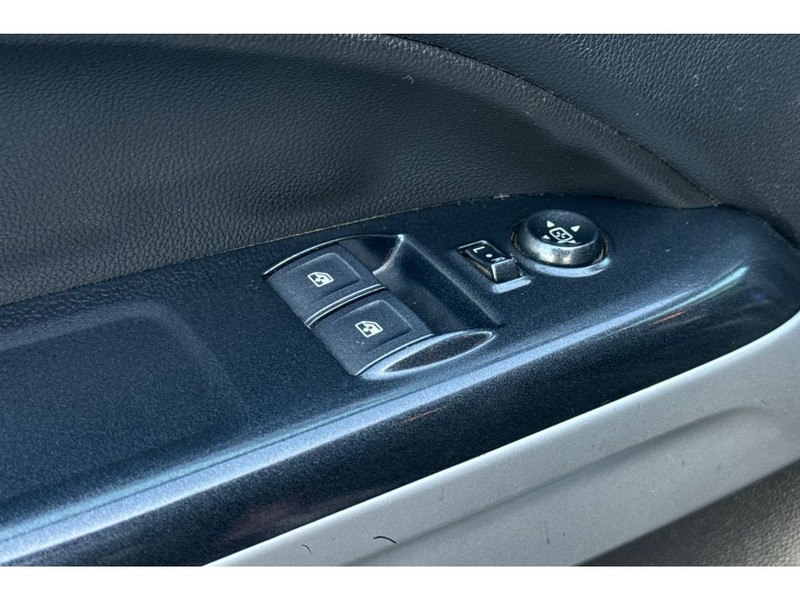 Chevrolet Colorado Vehicle Full-screen Gallery Image 12
