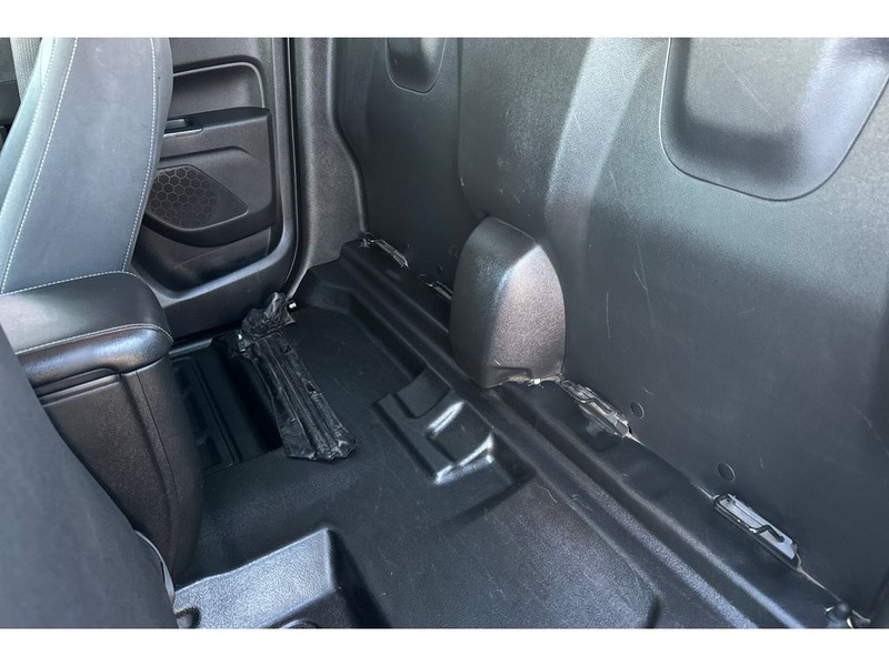 Chevrolet Colorado Vehicle Full-screen Gallery Image 13