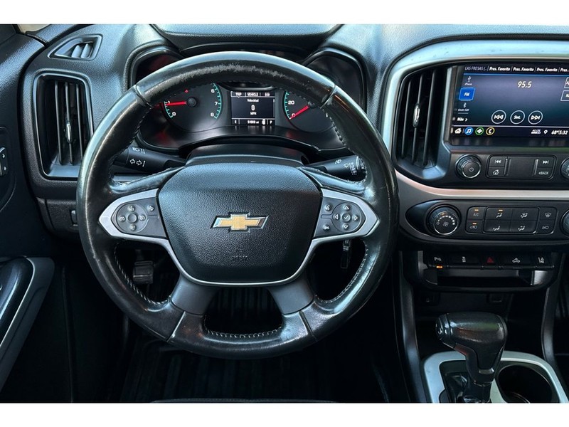 Chevrolet Colorado Vehicle Full-screen Gallery Image 16