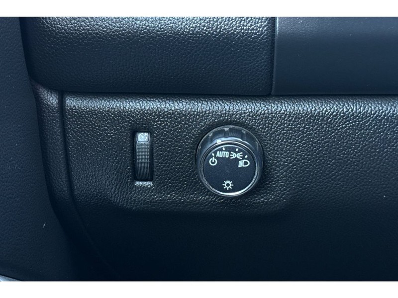 Chevrolet Colorado Vehicle Full-screen Gallery Image 28