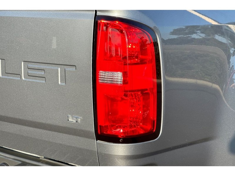 Chevrolet Colorado Vehicle Full-screen Gallery Image 30