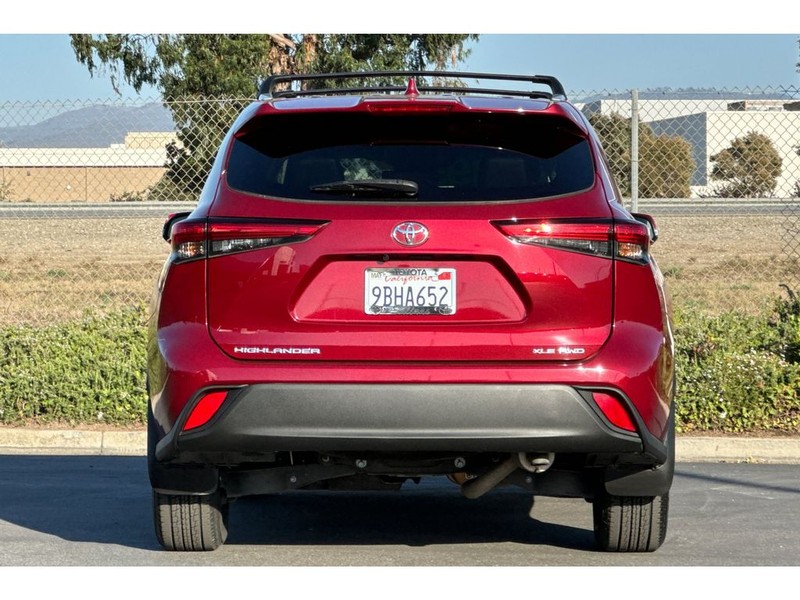 Toyota Highlander Vehicle Full-screen Gallery Image 05