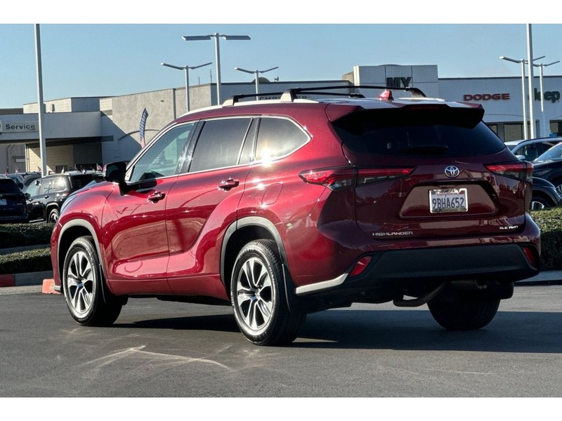 Toyota Highlander Vehicle Full-screen Gallery Image 06