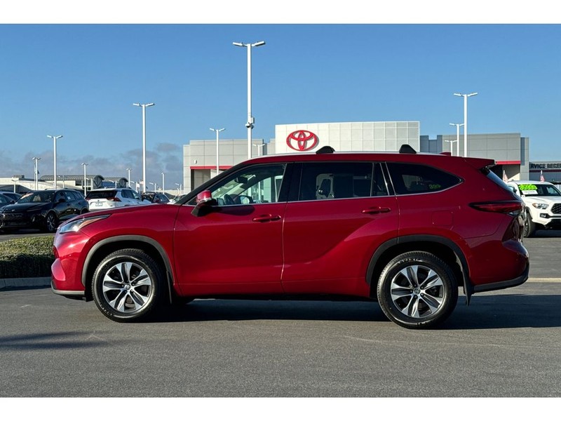 Toyota Highlander Vehicle Full-screen Gallery Image 07