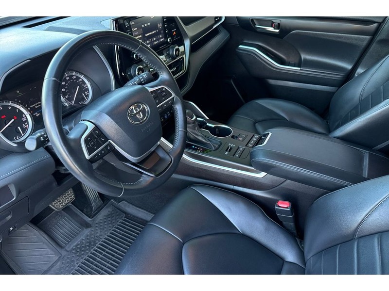 Toyota Highlander Vehicle Full-screen Gallery Image 10
