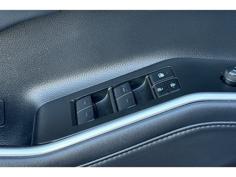 Toyota Highlander Vehicle Full-screen Gallery Image 12