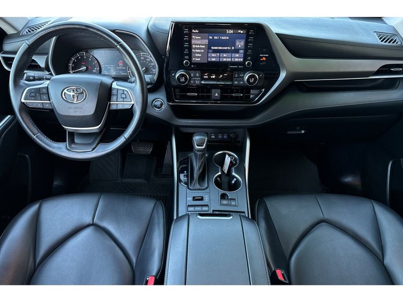 Toyota Highlander Vehicle Full-screen Gallery Image 14