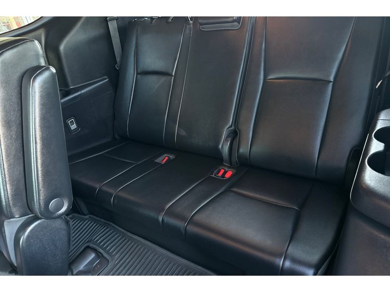 Toyota Highlander Vehicle Full-screen Gallery Image 16