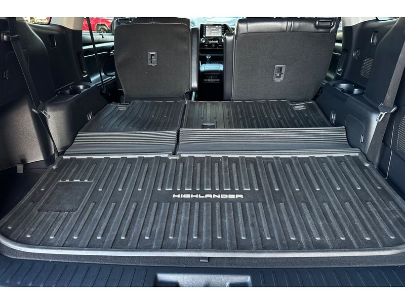 Toyota Highlander Vehicle Full-screen Gallery Image 17