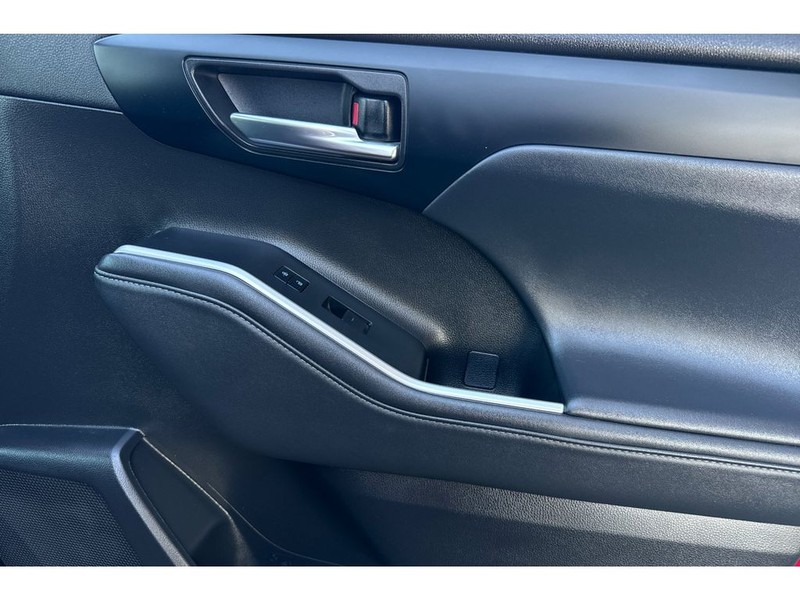 Toyota Highlander Vehicle Full-screen Gallery Image 19